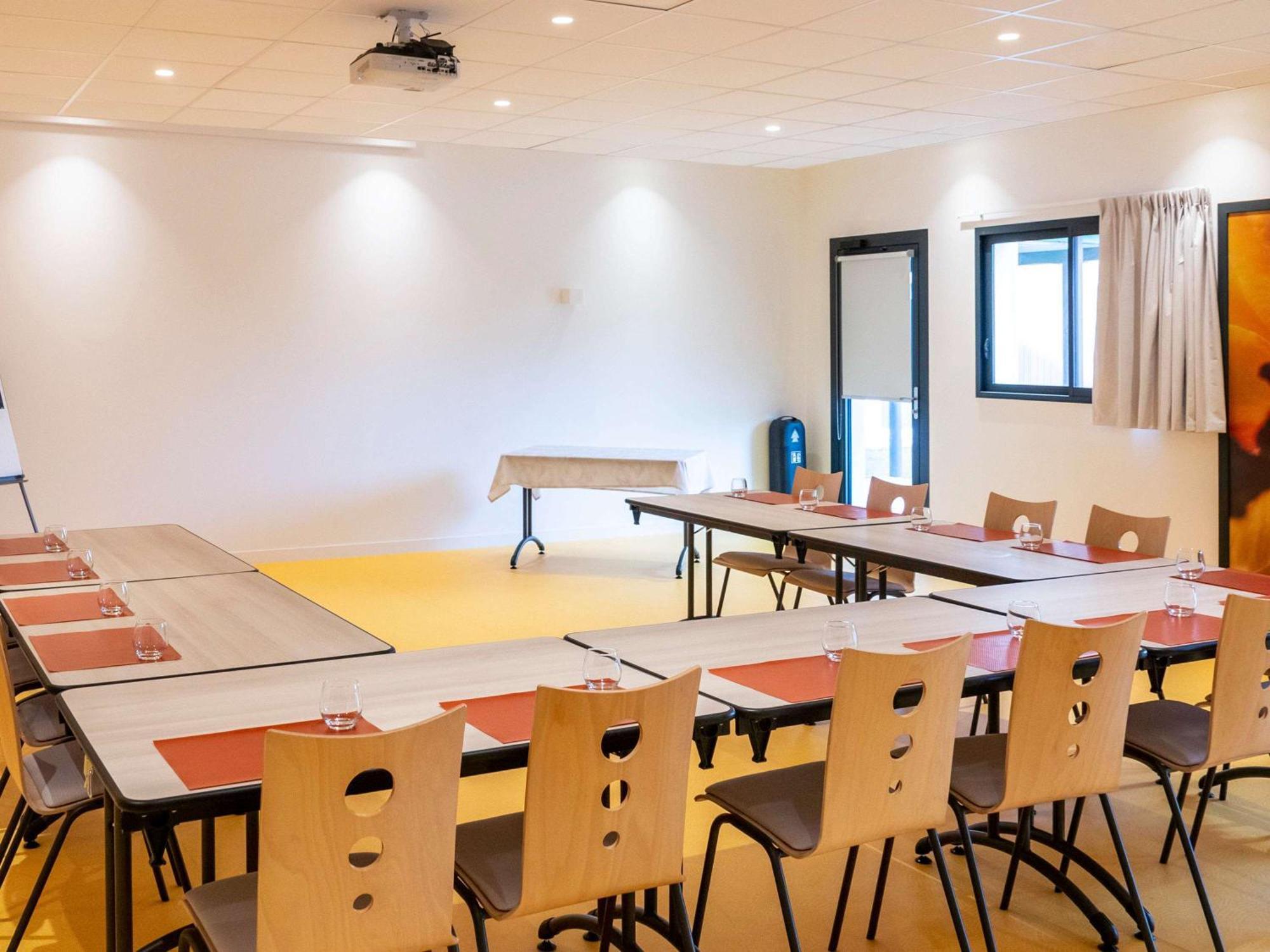 Ibis Styles Fougeres Hotel Beauce Exterior photo
